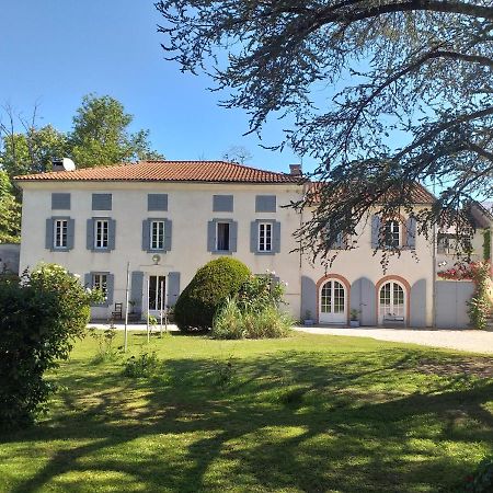 Chez Celine Et Philippe Chambre Marie Dans Propriete De Charme Avec Piscine Le Fossat Luaran gambar