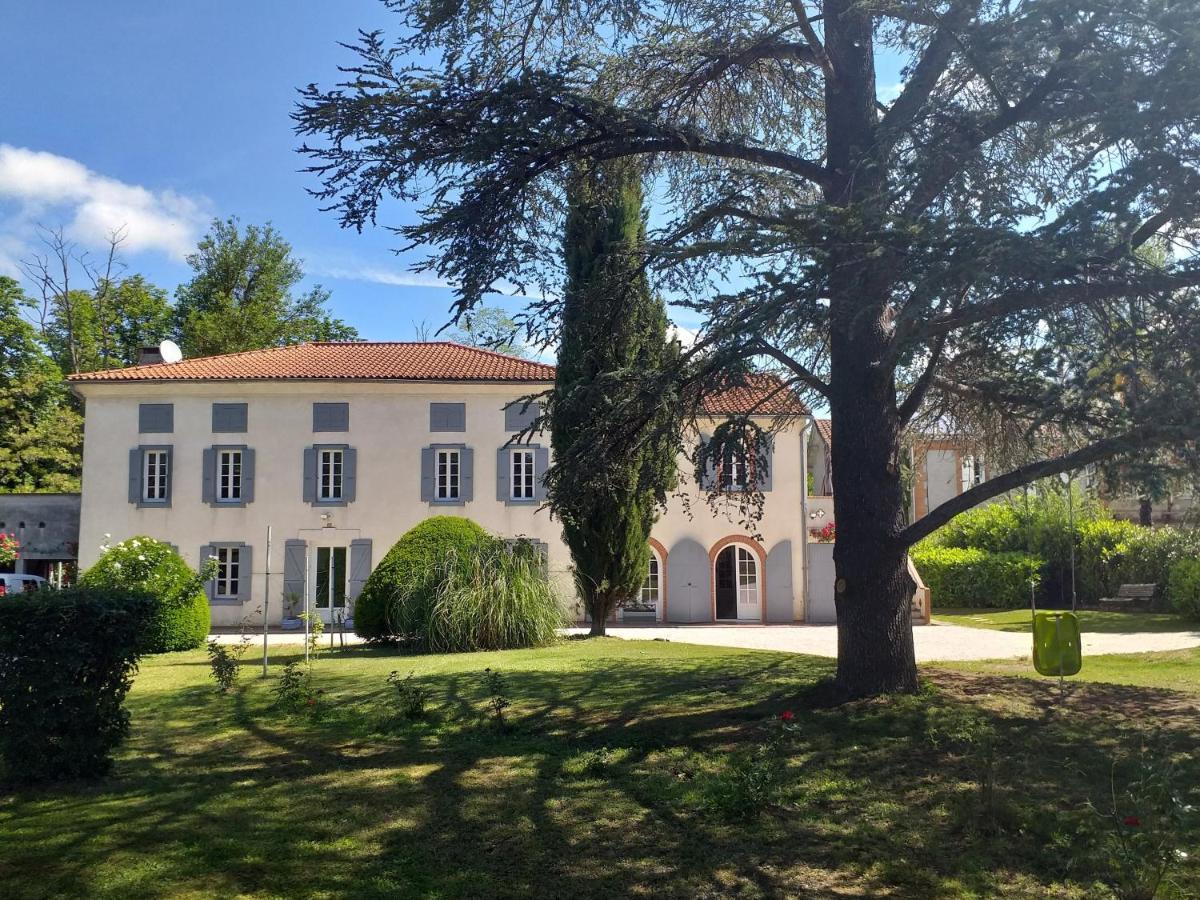 Chez Celine Et Philippe Chambre Marie Dans Propriete De Charme Avec Piscine Le Fossat Luaran gambar