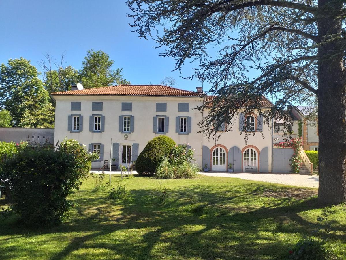 Chez Celine Et Philippe Chambre Marie Dans Propriete De Charme Avec Piscine Le Fossat Luaran gambar